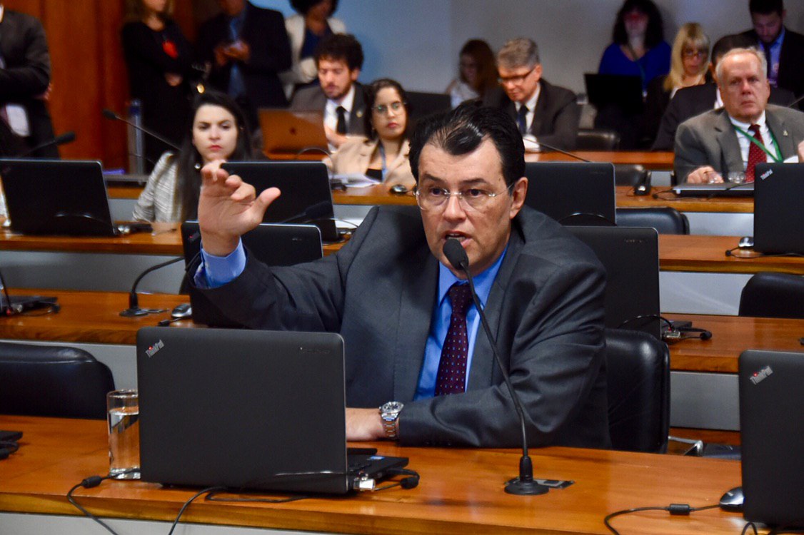 You are currently viewing Senador Eduardo defende imediato cancelamento de portaria que pode fechar milhões de postos de trabalho