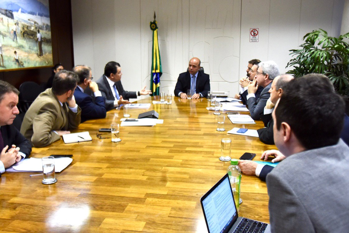 You are currently viewing Pressão de Eduardo e parlamentares obriga governo a suspender portaria prejudicial à indústria e ao AM