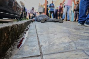 Read more about the article Homem é morto por ‘justiceiro’ após assalto no Parque Dez, em Manaus