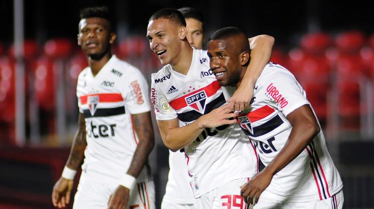 You are currently viewing São Paulo goleia Chapecoense e sobe na tabela do Brasileirão