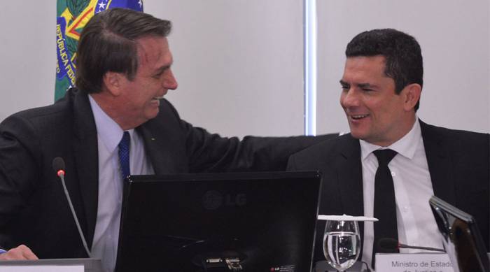 You are currently viewing Não cabe a Moro decisão de destruir mensagens, diz Bolsonaro