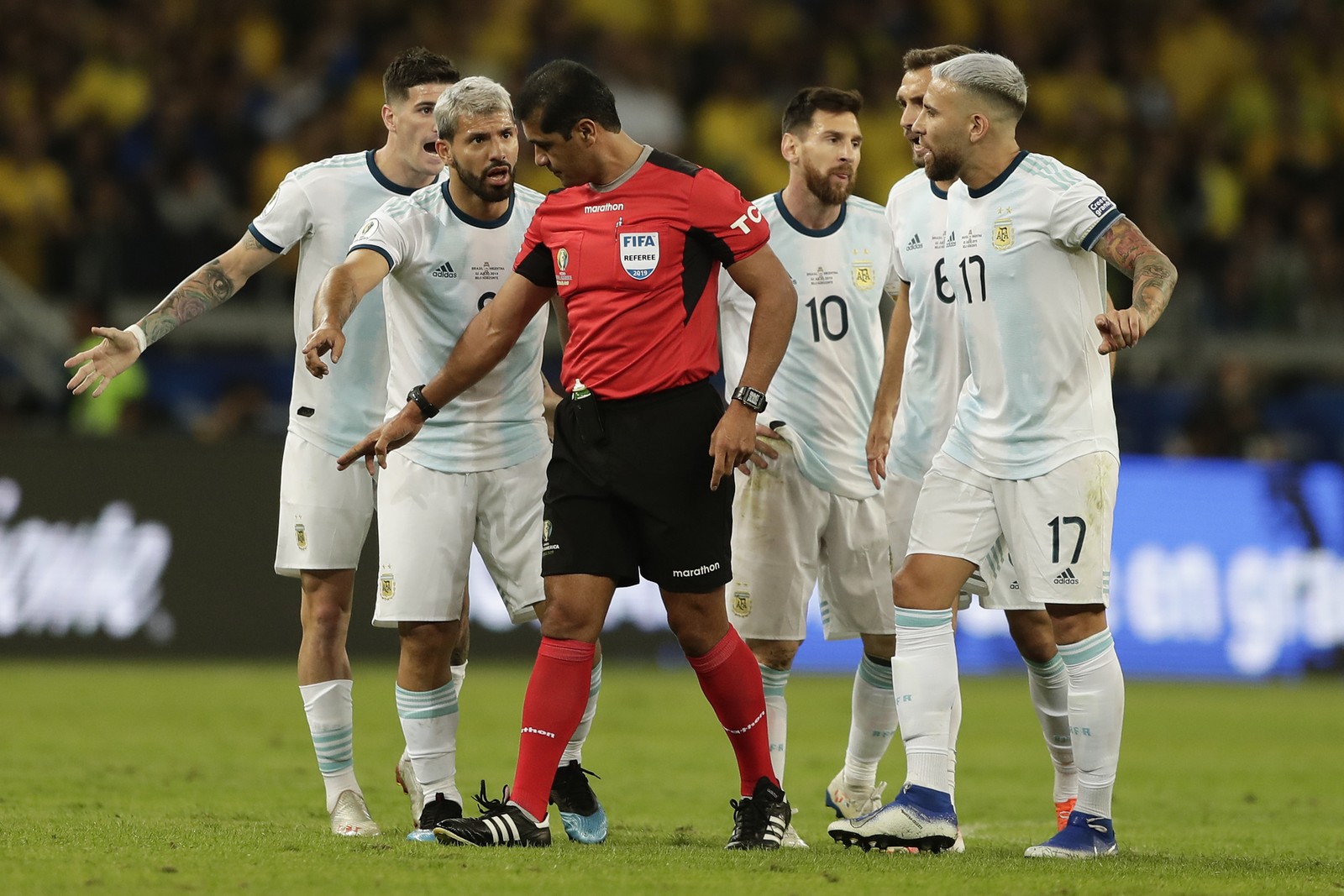 You are currently viewing Árbitro de Brasil x Argentina nega falha no VAR