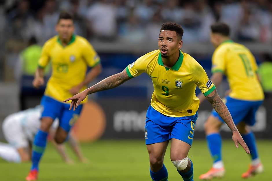 No momento, você está visualizando Brasil segura Argentina, ganha por 2 a 0 e vai à final da Copa América
