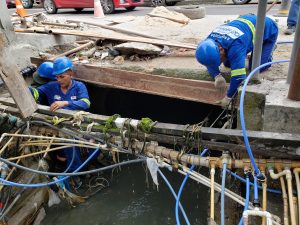 Read more about the article Moradores do Beco do rip-rap, na Compensa, trocam ligações clandestinas por redes regulares de água tratada