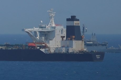 You are currently viewing Irã ameaça navio britânico em resposta a apreensão de petroleiro