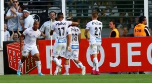 Read more about the article Santos vence o Avaí em casa e assume a liderança do Brasileirão