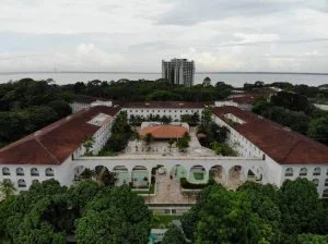 Leia mais sobre o artigo Leilão dos prédios da Fucapi e Tropical Hotel é suspenso por liminar