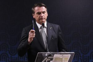 Read more about the article Bolsonaro diz que indicará evangélico para Supremo Tribunal Federal