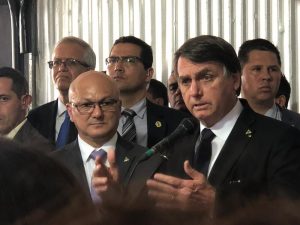 Read more about the article Bolsonaro garante que Governo Federal asfaltará a BR-319