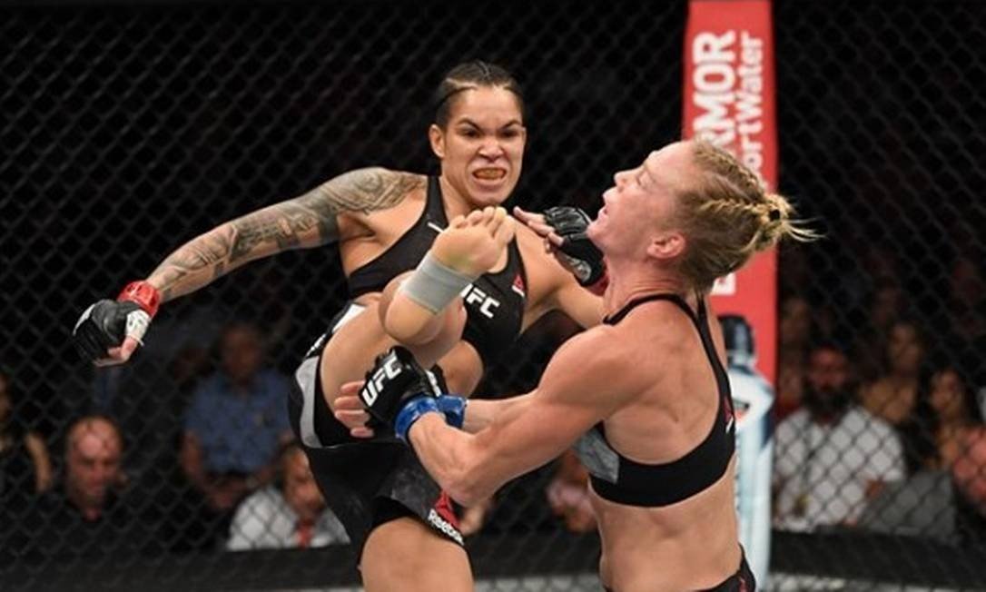 You are currently viewing Amanda Nunes nocauteia Holly Holm no UFC 239 e mantém o cinturão