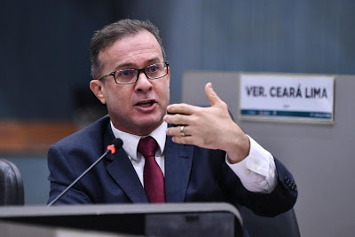 You are currently viewing Prefeitura tem dívida de 400 ônibus com a cidade, afirma Chico Preto