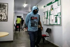 Leia mais sobre o artigo Polícia prende homem suspeito de estuprar a filha desde 2016, em Manaus
