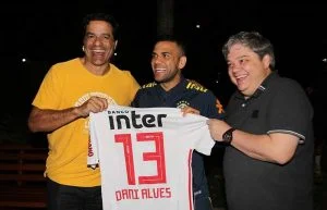 Leia mais sobre o artigo São Paulo contrata o Daniel Alves