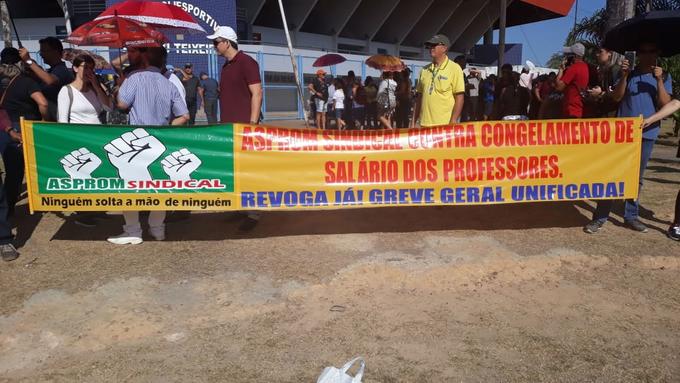 You are currently viewing Servidores do AM fazem carreata durante protesto, em Manaus