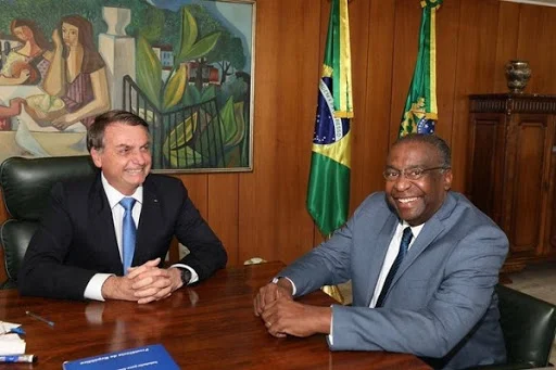 No momento, você está visualizando Bolsonaro anuncia Carlos Decotelli como novo ministro da Educação