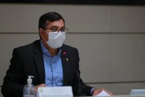 Leia mais sobre o artigo Governador do Amazonas anuncia pagamento da primeira parcela do 13º salário dos servidores para dias 25 e 26 deste mês