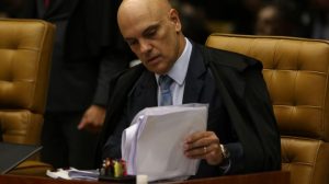 Read more about the article Ministro do STF manda pasta da Saúde voltar a divulgar dados sobre a pandemia