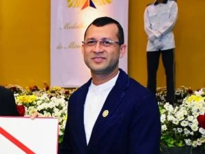 Leia mais sobre o artigo Em meio à pandemia, prefeito de Anori, no AM, vai gastar quase R$ 6 milhões em asfalto e publicidade