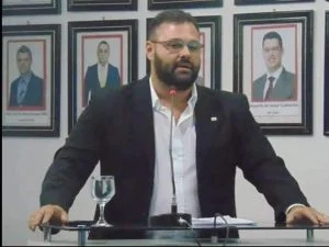 Leia mais sobre o artigo Justiça do AM concede prisão domiciliar a advogado acusado de comercializar dados da Polícia