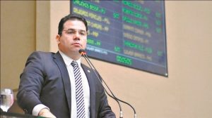 Read more about the article Governador diz que ninguém morreu porque não tinha respirador e revolta deputado