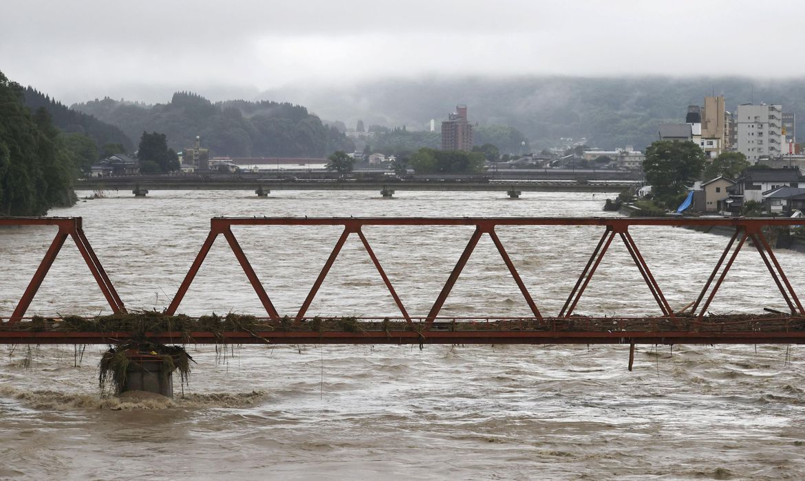 No momento, você está visualizando Chuva torrencial deixa sudoeste do Japão debaixo d’água e mata 44 pessoas