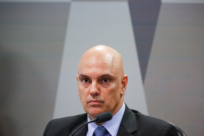 No momento, você está visualizando Jornalista é preso por divulgar vídeo que mostra manifestantes gritando “cabeça de ovo” para Ministro
