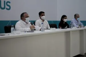 Leia mais sobre o artigo Prefeito David Almeida recepciona médicos enviados pelo Ministério da Saúde e anuncia o credenciamento de mais UBSs