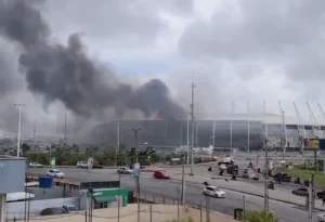 Leia mais sobre o artigo Incêndio atinge Arena Castelão, em Fortaleza, neste sábado