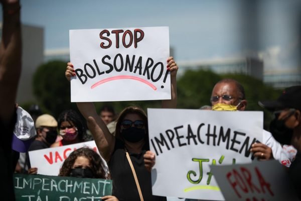 You are currently viewing Em reunião tensa, Maia diz que pode aceitar pedido de impeachment