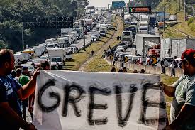 Read more about the article Apesar de apelo feito por Bolsonaro, sindicatos confirmam greve de caminhoneiros