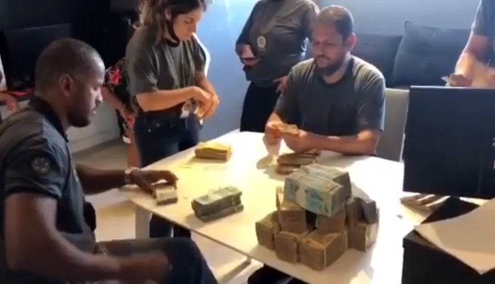 You are currently viewing Polícia apreende passaporte e mais de R$ 470 mil na casa de Nego do Borel no Rio