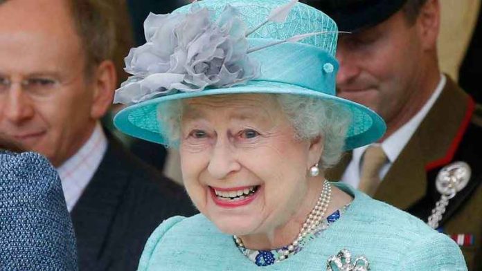 You are currently viewing Rainha Elizabeth procura faxineira e oferece R$ 11 mil por mês
