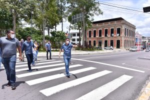 Read more about the article Prefeito David Almeida faz visita técnica em espaços do Centro Histórico de Manaus