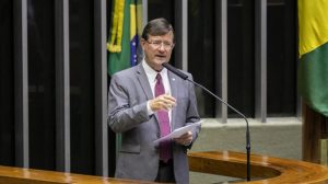 Read more about the article Em projeto de lei, deputado quer estender a indígenas de áreas urbanas prioridade em vacina