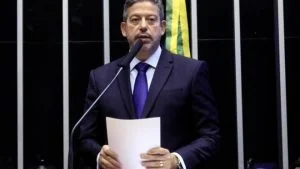 Leia mais sobre o artigo Instituições são maiores que qualquer indivíduo, diz Lira