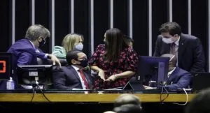 Leia mais sobre o artigo Câmara dos deputados ignora pautas da pandemia e prioriza interesses próprios