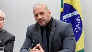 Leia mais sobre o artigo Polícia Federal apreende dois celulares na cela de Daniel Silveira