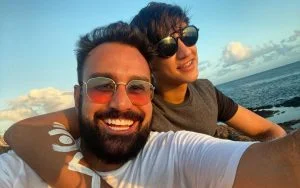 Leia mais sobre o artigo Apresentador da Record assume namoro com rapaz 26 anos mais jovem