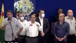 Leia mais sobre o artigo Prefeito de Rio Branco se vinga de jornalista que fez Bolsonaro fugir de entrevista
