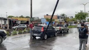 Leia mais sobre o artigo Borracheiro morre eletrocutado após tocar em fio de alta tensão solto de poste em avenida de Manaus