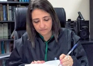 Leia mais sobre o artigo Jaiza Fraxe sobre vídeo de vacinação com seringa vazia: ‘chega de fraude’