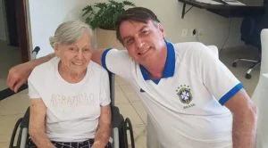 Leia mais sobre o artigo Mãe de Bolsonaro tomou a vacina do Doria
