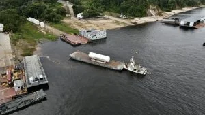 Leia mais sobre o artigo Embarcação com tanque de 90 mil metros cúbicos de oxigênio chega a Manaus