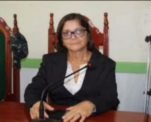 Leia mais sobre o artigo Vice-prefeita de Careiro da Várzea morre por complicações da covid