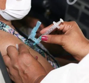 Leia mais sobre o artigo Amazonas vai receber 120 mil doses de vacinas contra Covid-19