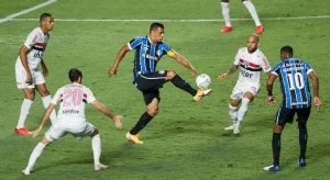 Leia mais sobre o artigo Palmeiras vence Grêmio na Arena e leva vantagem para São Paulo na final da Copa do Brasil