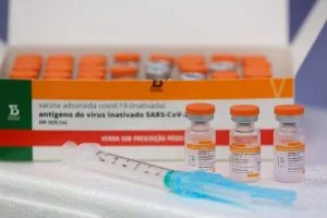 Leia mais sobre o artigo Amazonas receberá mais 96 mil doses de Coronavac neste domingo