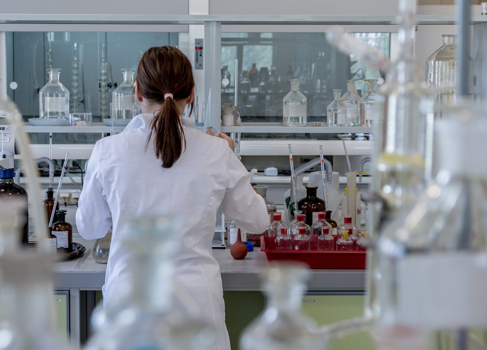 No momento, você está visualizando VACINA DA UFMG CONTRA O VÍRUS DO HIV CHEGA NA TERCEIRA FASE DOS TESTES