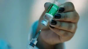Leia mais sobre o artigo Covid-19: Fiocruz recebe mais 2 milhões de doses na próxima semana