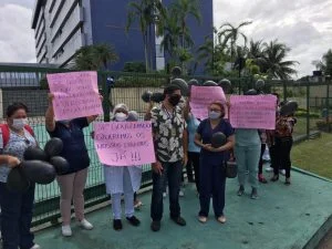 Leia mais sobre o artigo Trabalhadores fazem protesto em frente à Assembleia Legislativa em Manaus